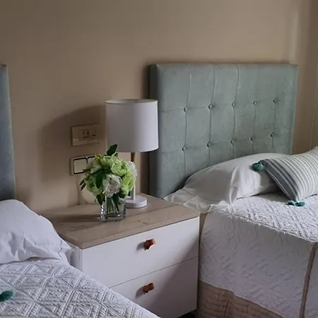 Centro Pueblo Santa Cruz - Oleiros - A Coruna *