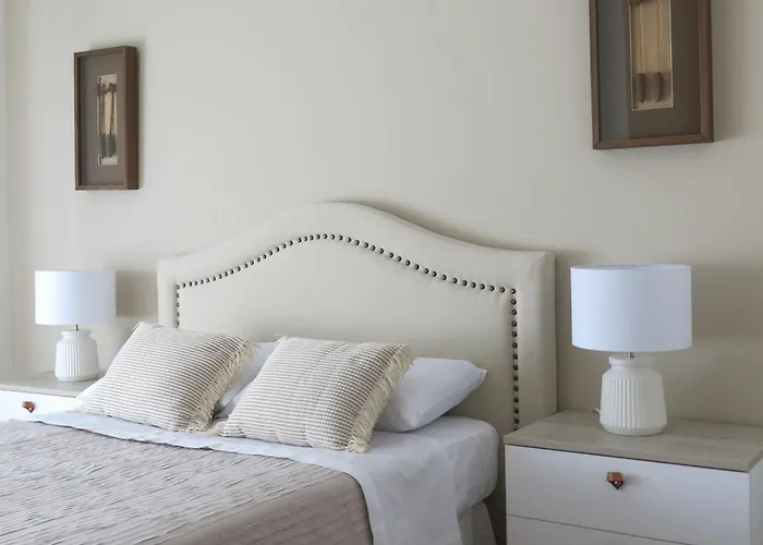 Centro Pueblo Santa Cruz - Oleiros - A Coruna * Santa Cruz de Oleiros